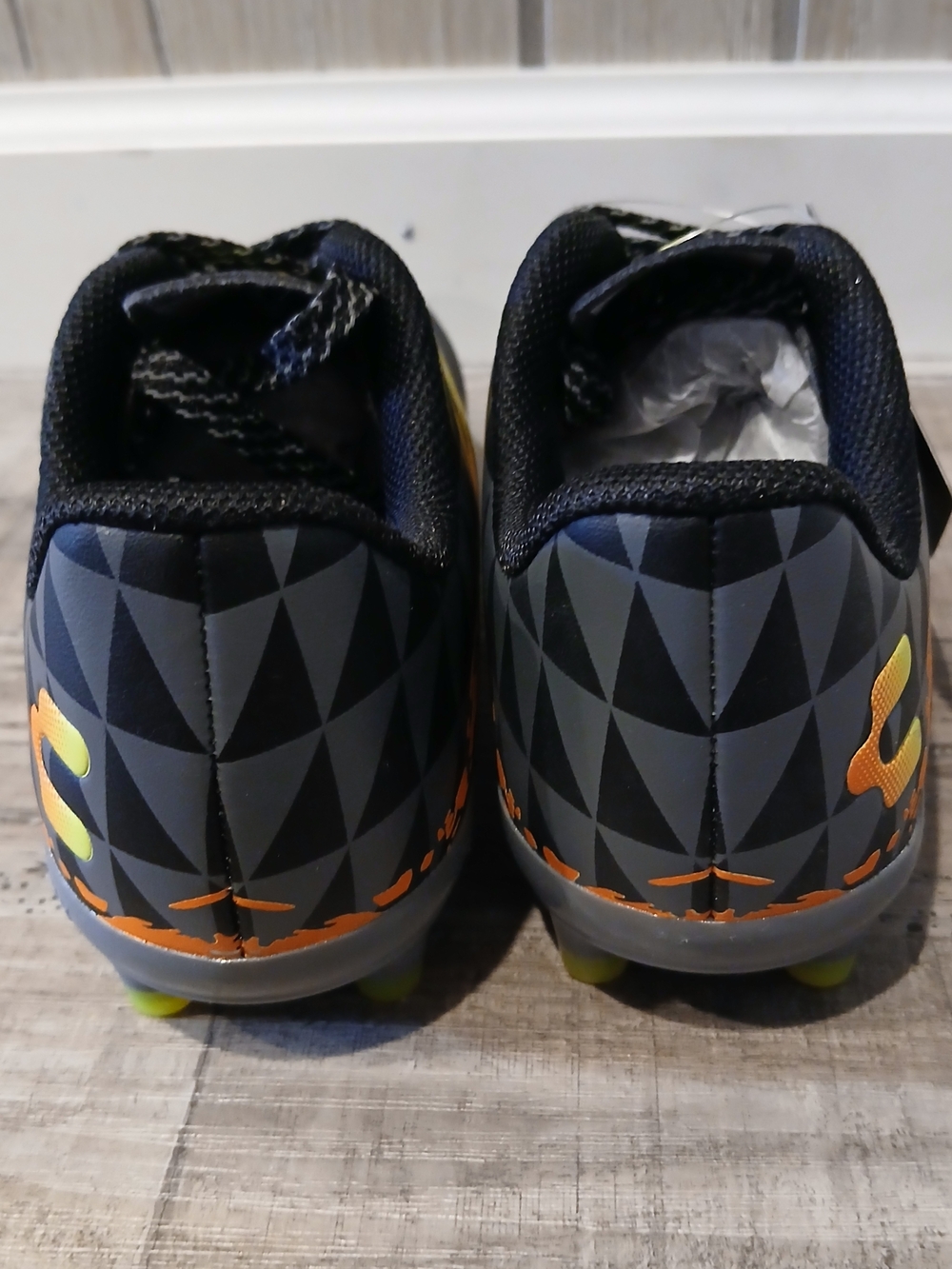 Charly Black and Yellow Kids Soccer Cleats Youth Size 12 - Picture 4 of 6